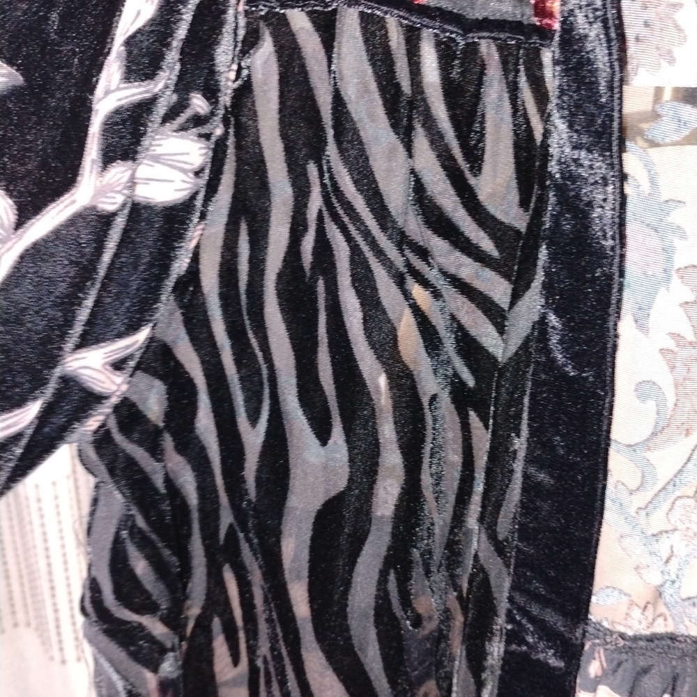 Multiples Velvet Robe with Floral Patterns - Picture 2 of 7